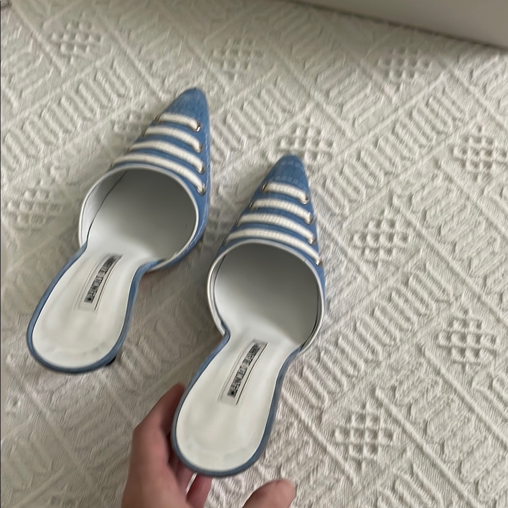 Manolo Blahnik Blue Suede sneaklo Heels - Picture 15 of 17
